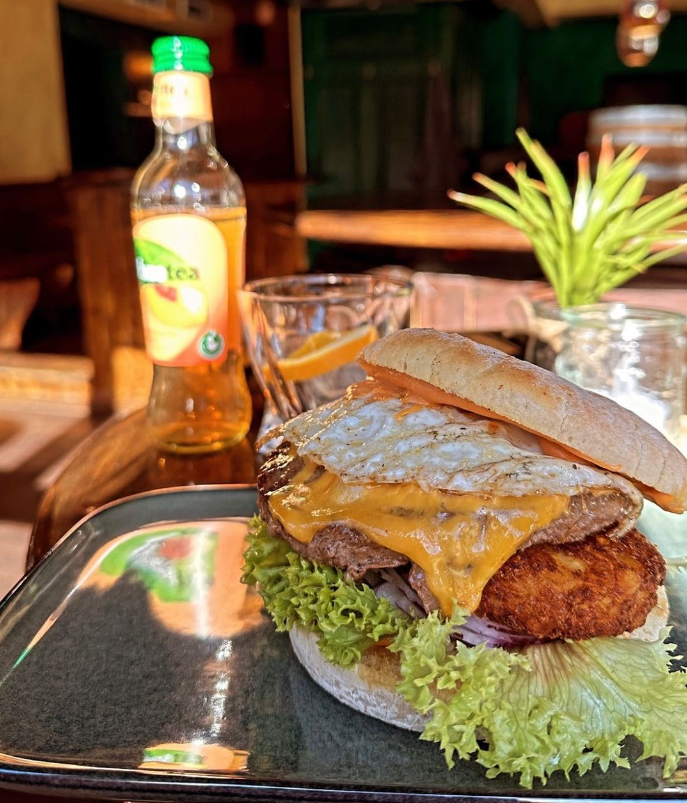 Berry und Rey's Chicken Burger